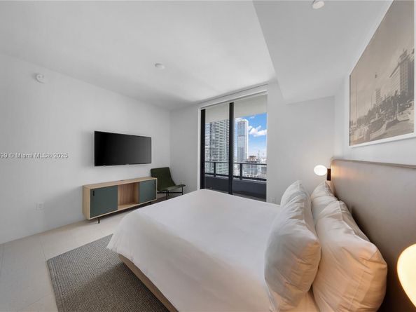 159 NE 6 Street 2402, Miami FL 33132