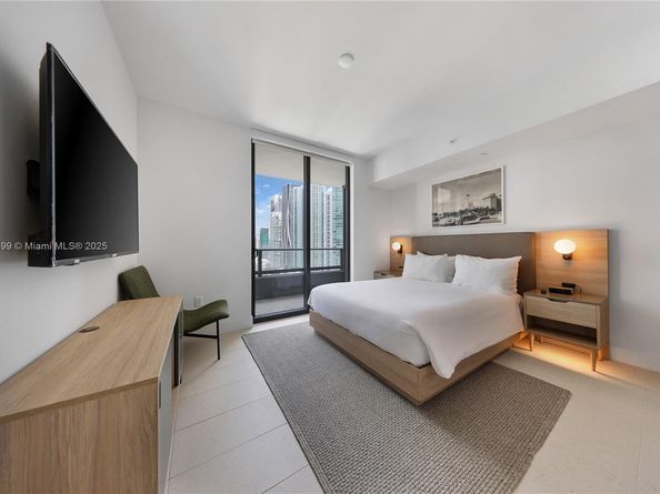 159 NE 6 Street 2402, Miami FL 33132