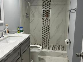 230 Lakeview Dr 209, Weston FL 33326