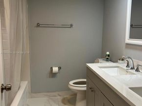 230 Lakeview Dr 209, Weston FL 33326