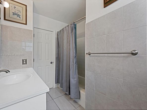 461 NW 17th Pl, Fort Lauderdale FL 33311