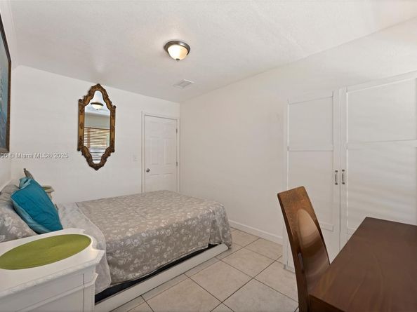 461 NW 17th Pl, Fort Lauderdale FL 33311