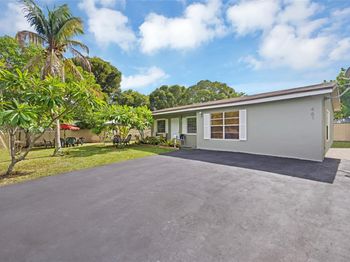 461 NW 17th Pl