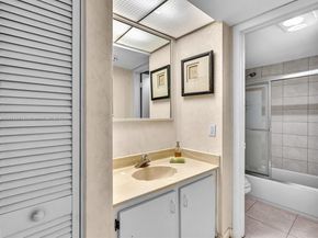 19200 NE 25th Ave 323C, Miami FL 33180
