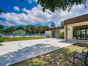 19200 NE 25th Ave 323C, Miami FL 33180