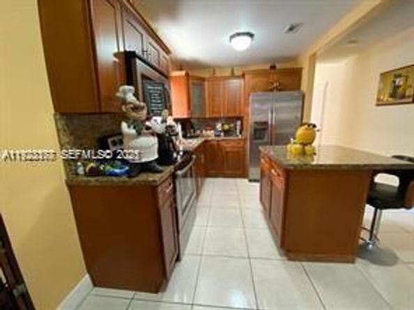 821 W 39 Pl, Hialeah FL 33012