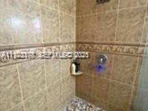 821 W 39 Pl, Hialeah FL 33012