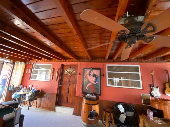 821 W 39 Pl, Hialeah FL 33012