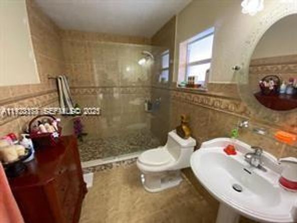 821 W 39 Pl, Hialeah FL 33012