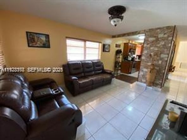 821 W 39 Pl, Hialeah FL 33012
