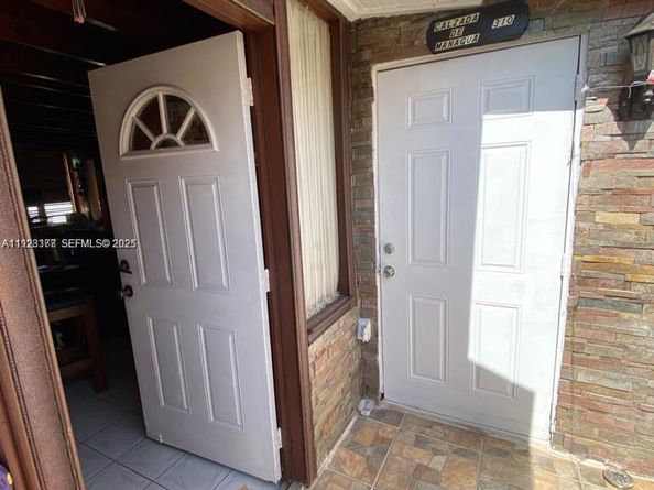 821 W 39 Pl, Hialeah FL 33012