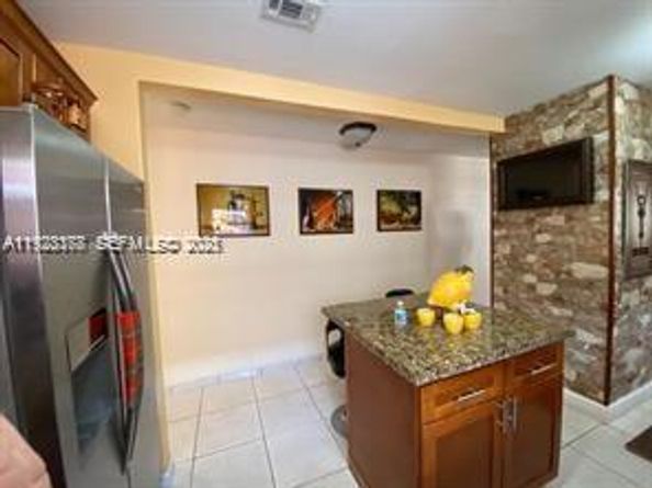 821 W 39 Pl, Hialeah FL 33012