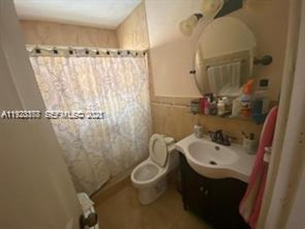 821 W 39 Pl, Hialeah FL 33012