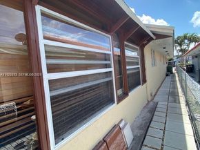 821 W 39 Pl, Hialeah FL 33012