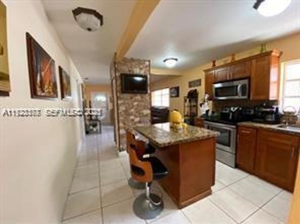 821 W 39 Pl, Hialeah FL 33012