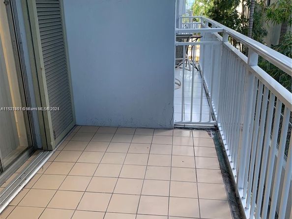 947 Lenox Ave 204, Miami Beach FL 33139
