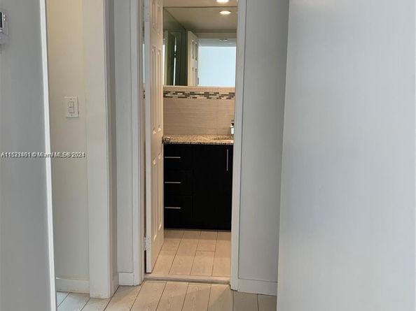 947 Lenox Ave 204, Miami Beach FL 33139