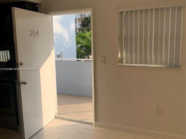 947 Lenox Ave 204, Miami Beach FL 33139