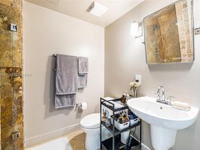690 SW 1st Ct 501, Miami FL 33130