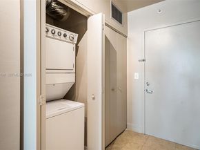 690 SW 1st Ct 501, Miami FL 33130
