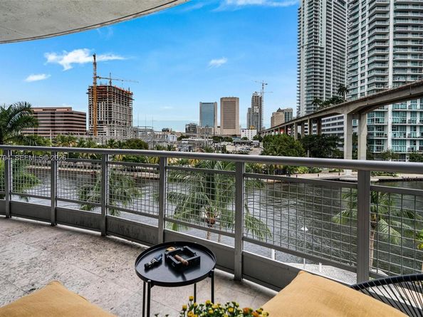 690 SW 1st Ct 501, Miami FL 33130