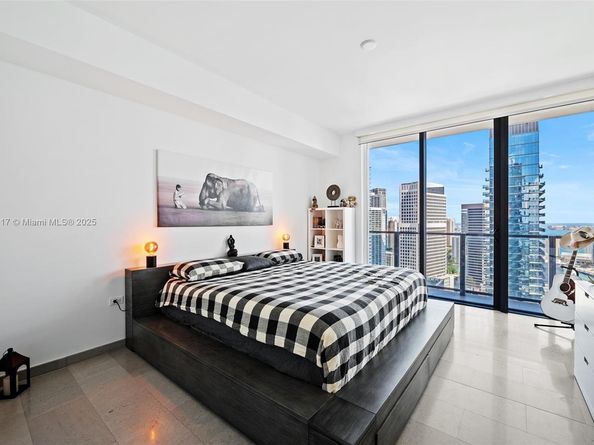 88 SW 7th St 3101, Miami FL 33130