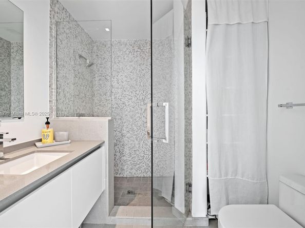 88 SW 7th St 3101, Miami FL 33130