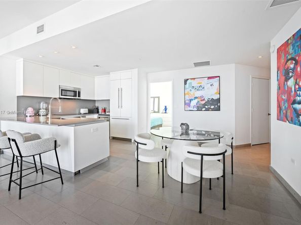 88 SW 7th St 3101, Miami FL 33130