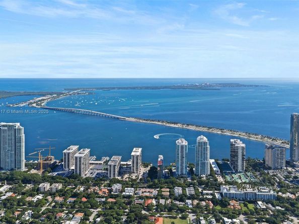 88 SW 7th St 3101, Miami FL 33130