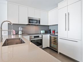 88 SW 7th St 3101, Miami FL 33130