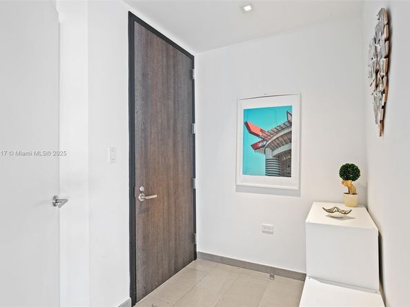 88 SW 7th St 3101, Miami FL 33130