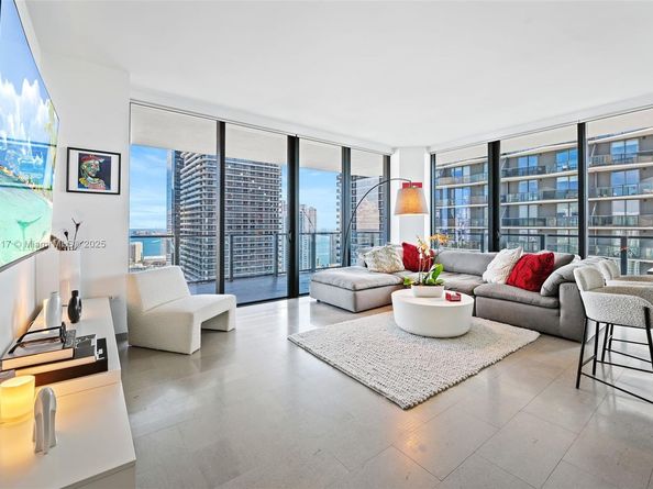 88 SW 7th St 3101, Miami FL 33130