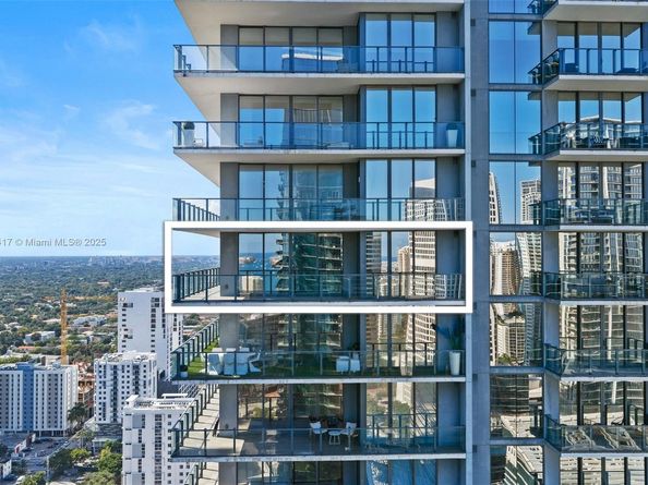 88 SW 7th St 3101, Miami FL 33130