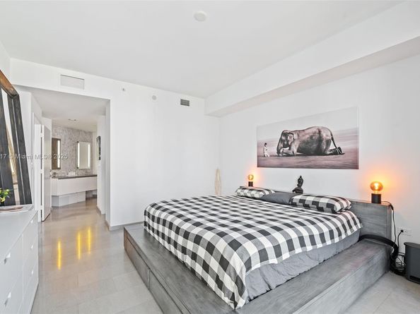 88 SW 7th St 3101, Miami FL 33130