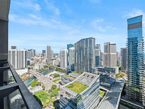 88 SW 7th St 3101, Miami FL 33130