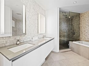 88 SW 7th St 3101, Miami FL 33130