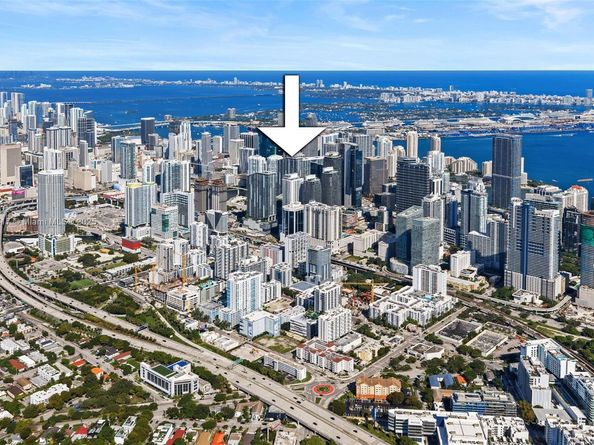 88 SW 7th St 3101, Miami FL 33130