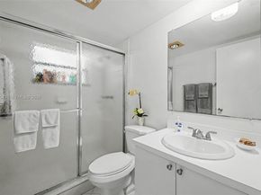 9340 Lagoon Pl 110, Davie FL 33324