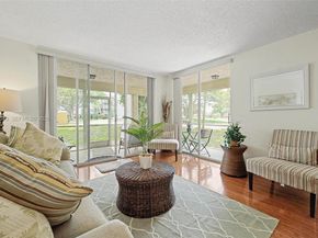 9340 Lagoon Pl 110, Davie FL 33324