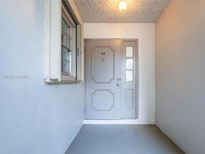 9340 Lagoon Pl 110, Davie FL 33324