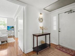 9340 Lagoon Pl 110, Davie FL 33324