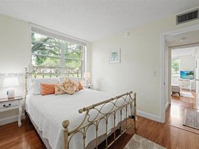 9340 Lagoon Pl 110, Davie FL 33324
