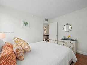 9340 Lagoon Pl 110, Davie FL 33324