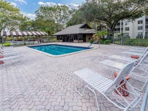 9340 Lagoon Pl 110, Davie FL 33324
