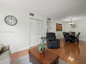 9340 Lagoon Pl 110, Davie FL 33324
