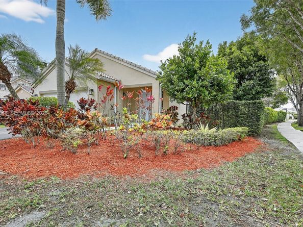 4219 Cherrywood Ct, Weston FL 33331