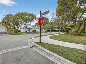 4219 Cherrywood Ct, Weston FL 33331