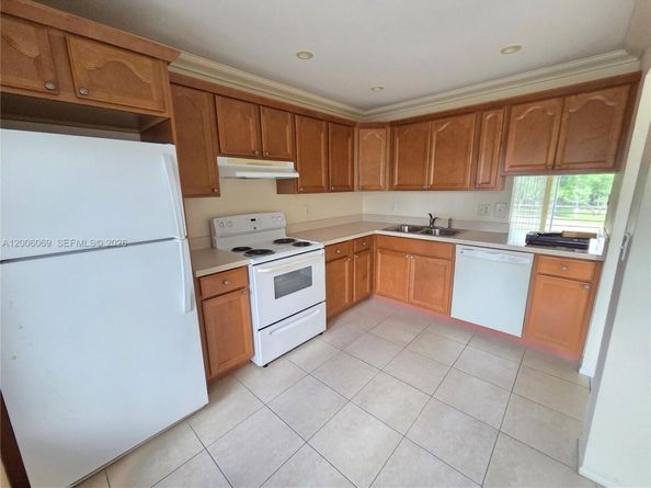 1000 NE 14th Ave 210, Hallandale Beach FL 33009