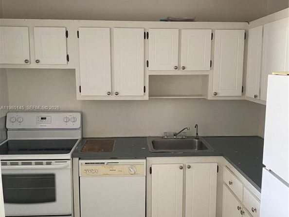 16950 W Dixie Hwy A529, North Miami Beach FL 33160