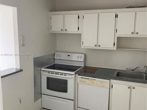 16950 W Dixie Hwy A529, North Miami Beach FL 33160
